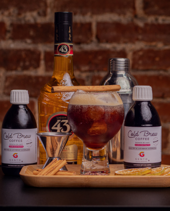 Carajillo coctel preparado con café y licor 43